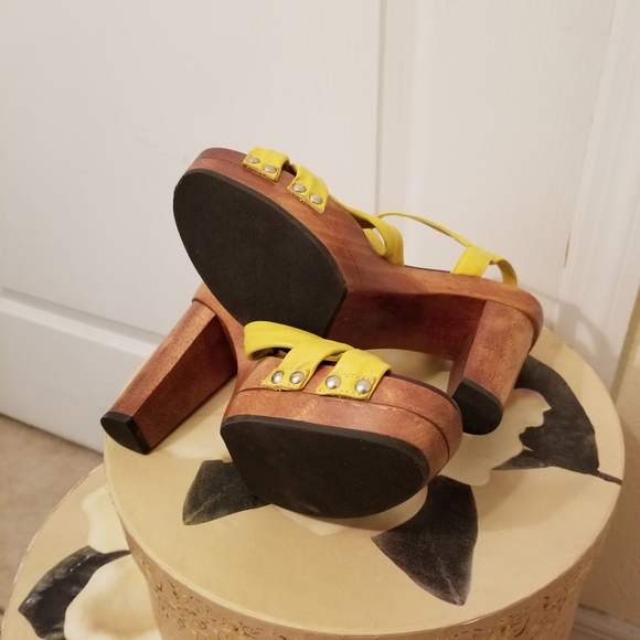 Aldo Wooden Block Heels - Picture 4 of 9